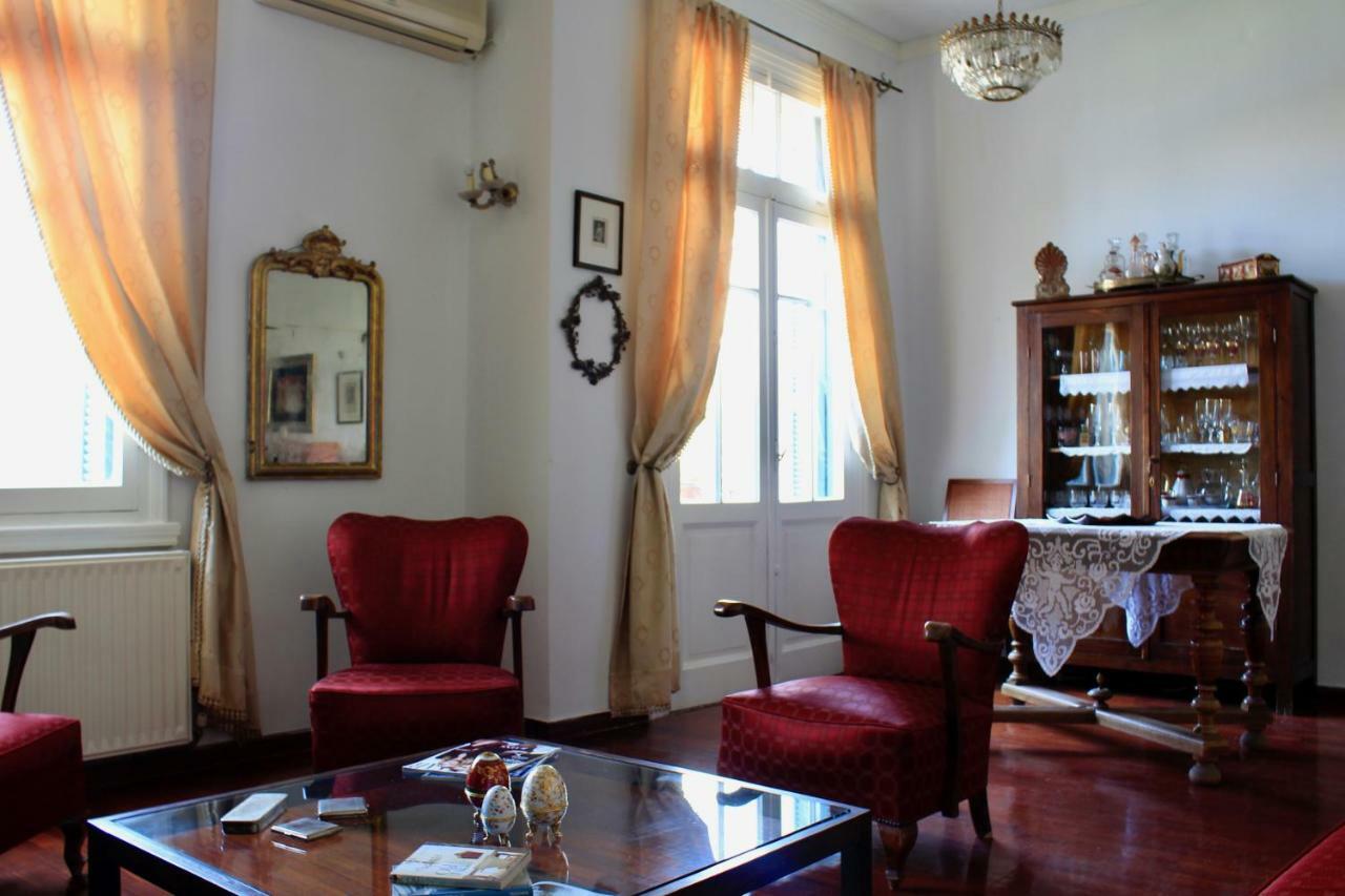 Center Landmark House * Salonic